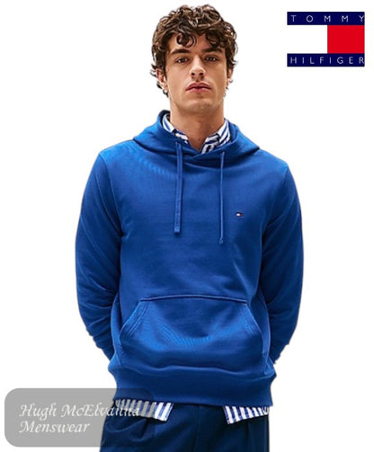 Classic Design – Features a drawstring hood and kangaroo pocket for a laid-back, cozy look.