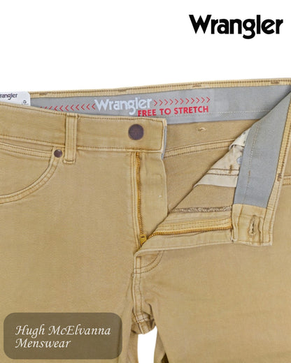 Wrangler GREENSBORO jeans offer the perfect balance of durability, flexibility, and classic design.